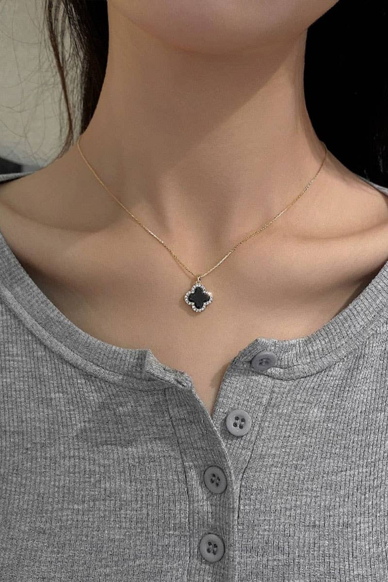 Clover Pendant Necklace: 1