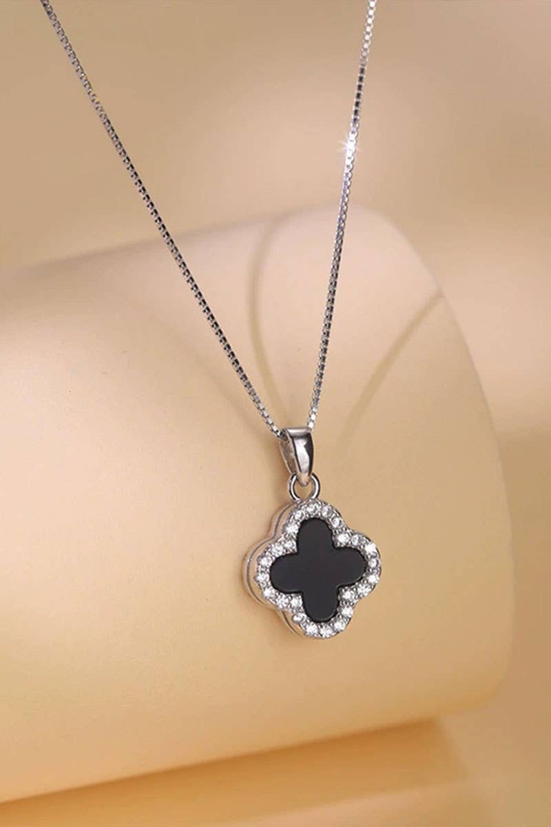 Clover Pendant Necklace: 1