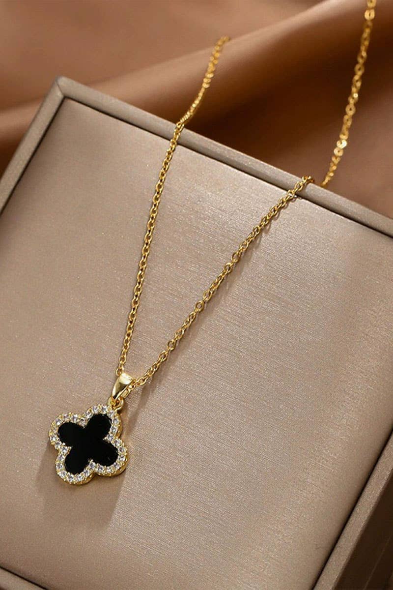 Clover Pendant Necklace: 1