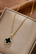 Clover Pendant Necklace: 1