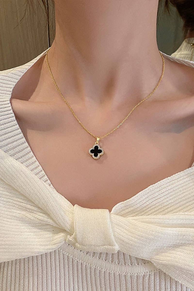 Clover Pendant Necklace: 1